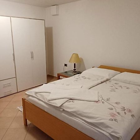 Apartma Marinka ไพราน ภายนอก รูปภาพ